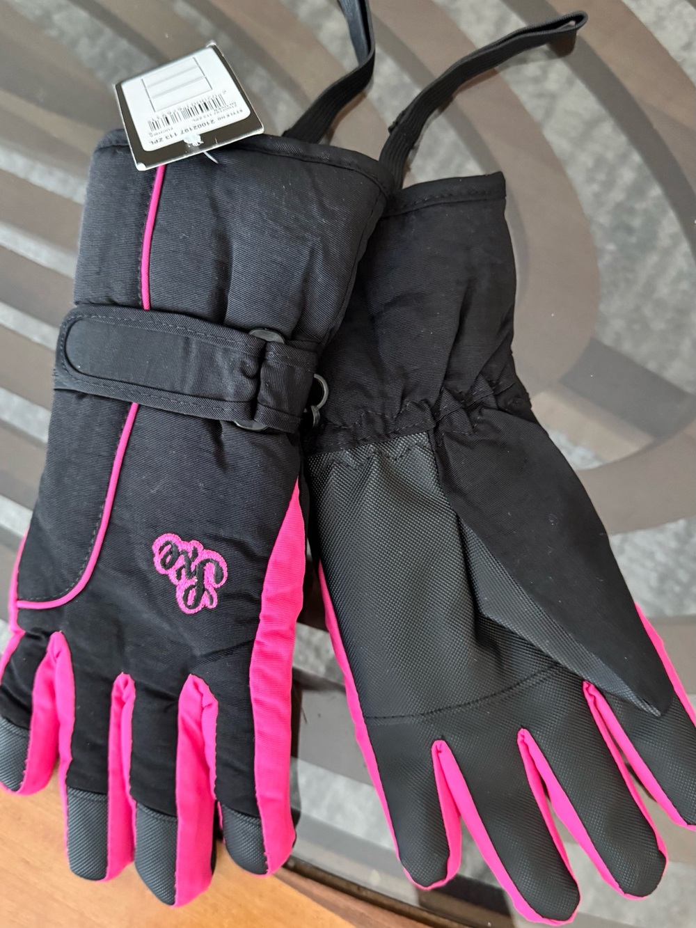 Black & Pink Insulated Winter Gloves for Kids - Logo Detail size Small